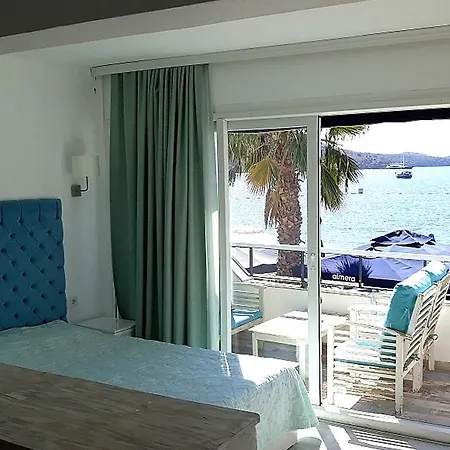 Almera Beachfront Apartmant * Bitez